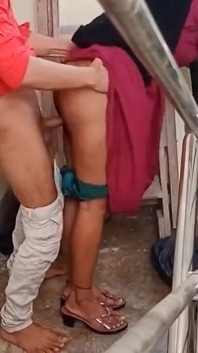Kongkek panas desi berdiri