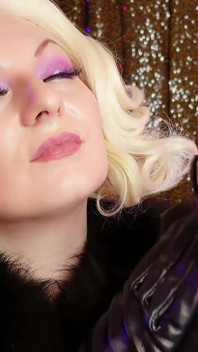 Blonďatá MILFka v kožených rukavicích a kožešinách: Fetiš Asmr Bezplatné video Aryy Grander - Hezký obličej rovnátka