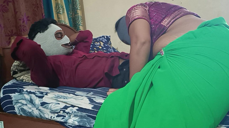 Decent couples: Desi tante heet neuken met tegenoverliggende huisjongen in bed