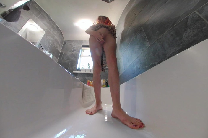 Perception of Depth - Jasmine_Dlight but VR: Jasmine_dlight - POV In niedrigem Winkel, Futa Riesin pisst sie im...