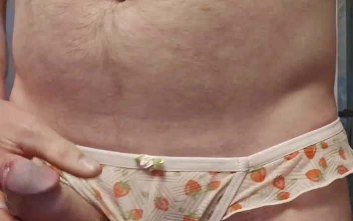 Fantasies in Lingerie: Aku lagi asik muasin memekku pakai celana dalam seksiku