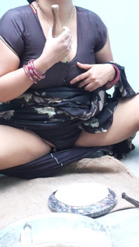 While Cooking, Bhabhi Showed Her Ass to Her Brother-in-law.
