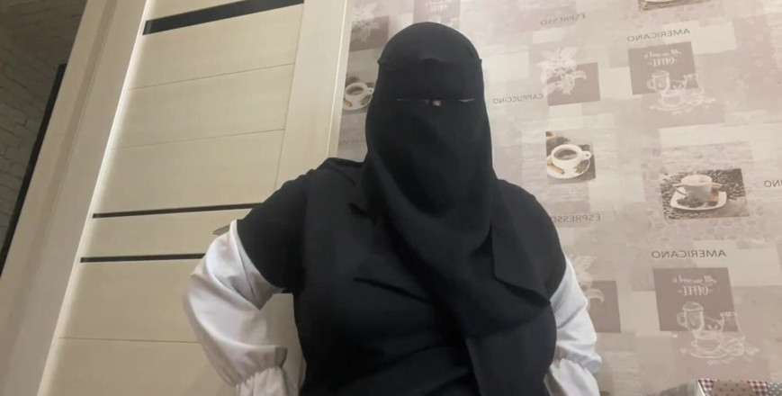 Lux Eva: 보지를 애원하는 팬티를 입은 시리아 밀프