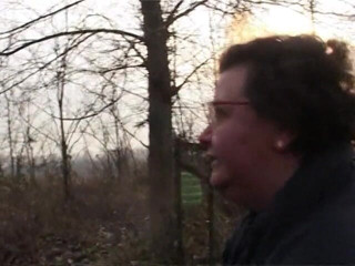 Out Sexxx: Meine oma gibt mir einen blowjob im park!