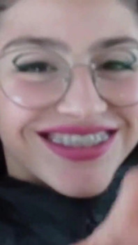 Sperma på hängslen Cosplay tonåring Nördiga glasögon avsugning knulla Shana