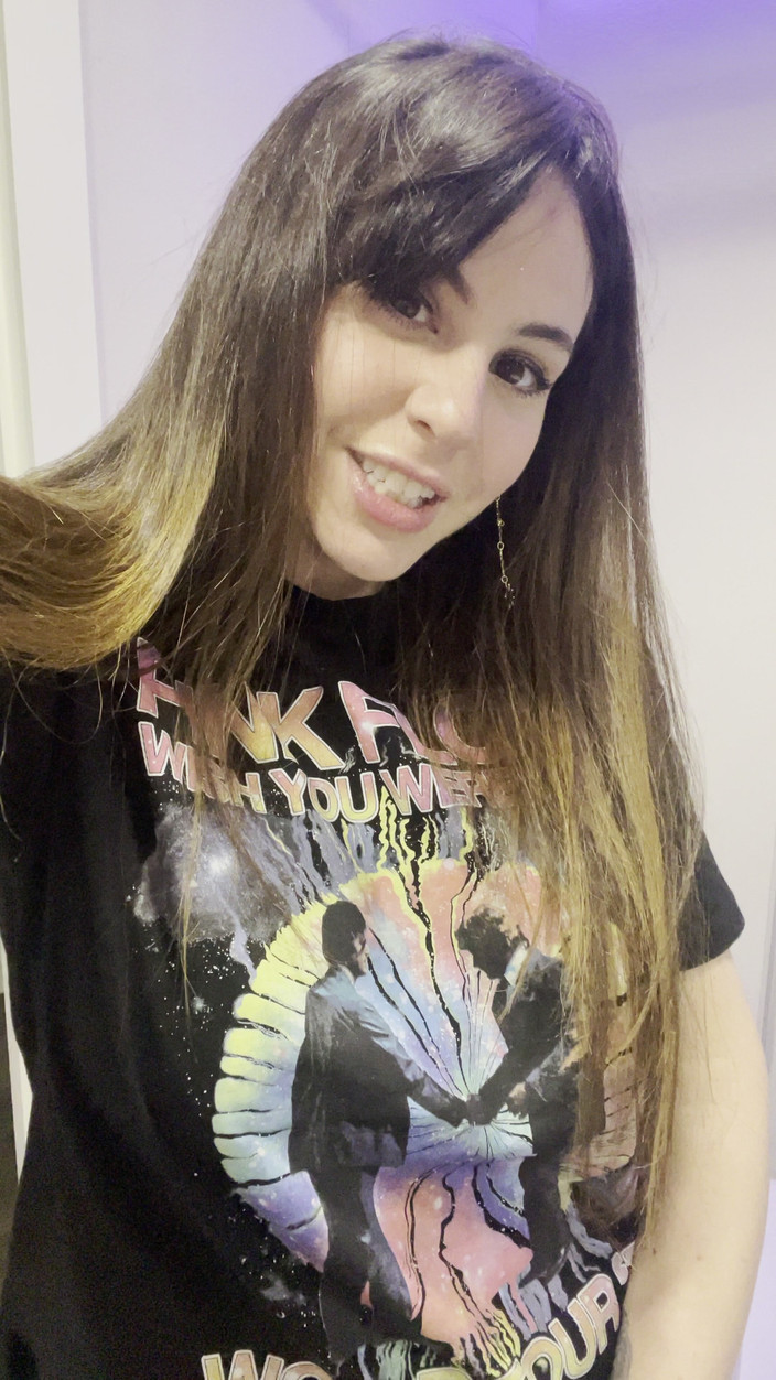 Pamsnusnu: Pizda mea străpunsă de aproape