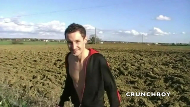 Crunch Boy: Niko mengongkek b ya twink seksi dalam exhib discret di...