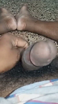 Ma belle-sœur suce ma grosse bite noire et lèche