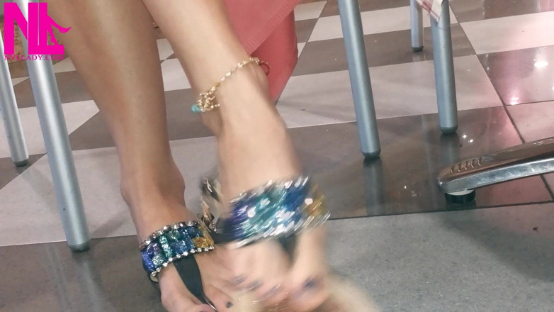 Nyllady: Dangling and Shoeplaying in a Bar with My Blue Estrada'...