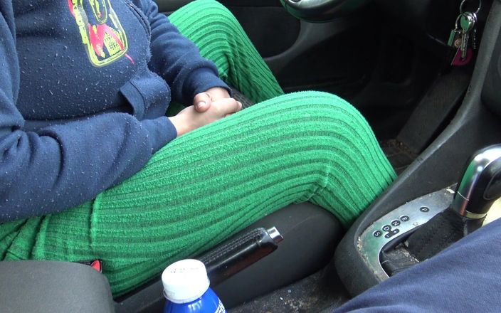 Stepmom Susan: Madrasta gostosa mostra sua buceta peluda para seu enteado de 18...