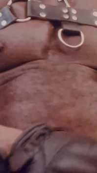 Anteprima: Parte 1 sessione di sex toy e titplay muscolo nero