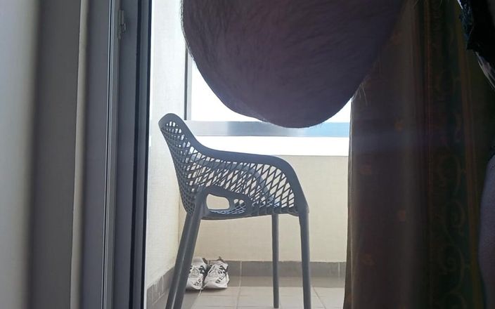 Greek cross lovers: Je pense à cette bite tout le temps, j’enfile mes sous-vêtements...