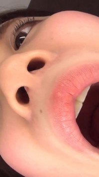 Primo piano intimo: la lingua giocosa di hikaru Akane e selfie rivelante in bocca!