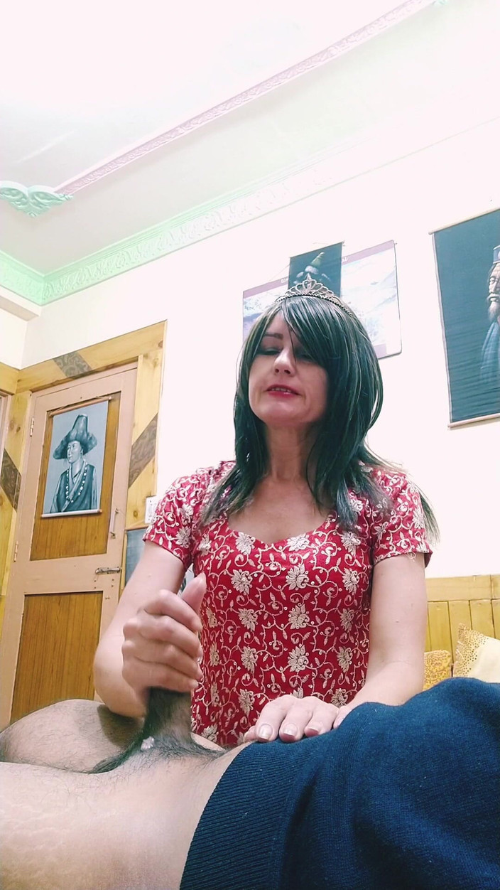 Bolly Karma: सौतेली मम्मी द्वारा सुपर रंडी लंड चुसाई