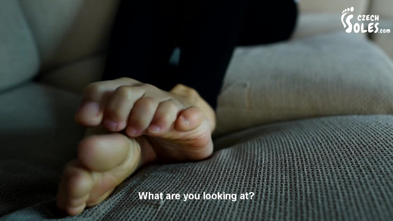Czech Soles - foot fetish content: viyatnaami bhaasha paath ke dauraan pairon ki pooja