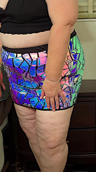 Quente gordinha mostrando sua bunda gorda e pernas bonitas em mini saia close-up - grande rabo phat pronto para ser fodido e obter muita porra