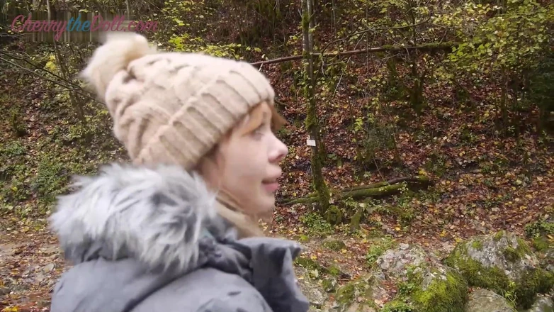 Cherry The Doll: Pișare cascadă