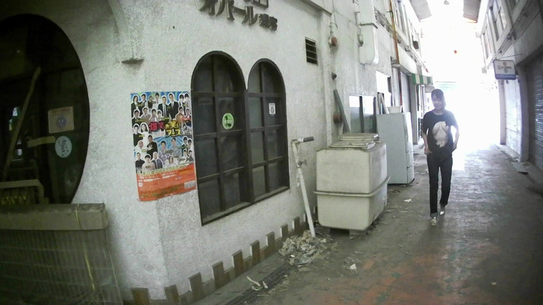 Mayumi Kanzaki: Người Nhật đi bộ với mông của cô ấy ngoài trời