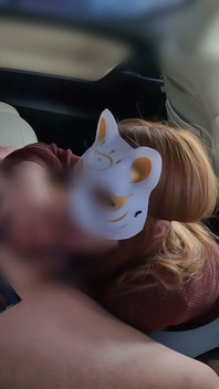 旦那の横で全裸でカーセックス