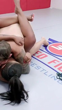Avery Jane vs Jason Michaels - Jason wil dat poesje en om een hete lading sperma in het gezicht te bezorgen