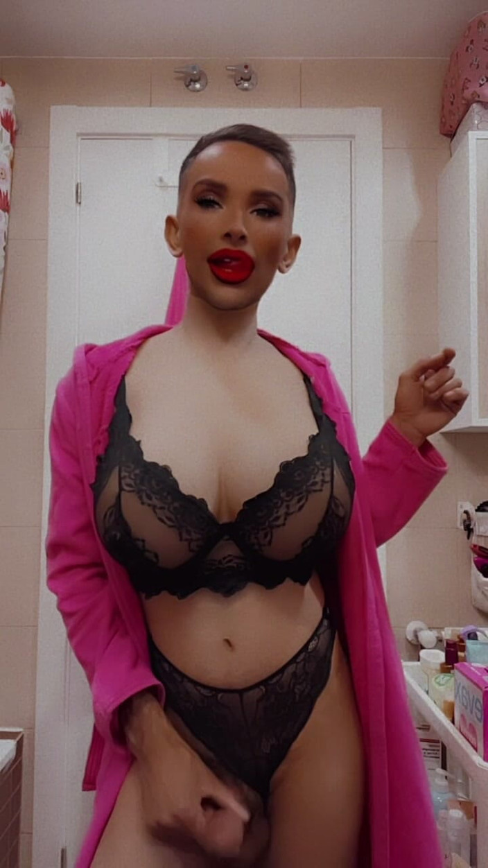 Sissy Slut Brianna: Vidíš tu krajku a už si představuješ tahat ji na...