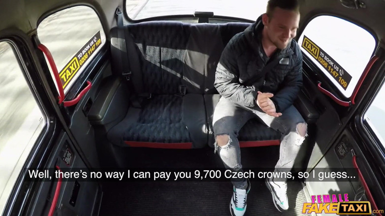 Female Fake Taxi: Female fake taxi - l'eccitante tassista milf ama succhiare il cazzo