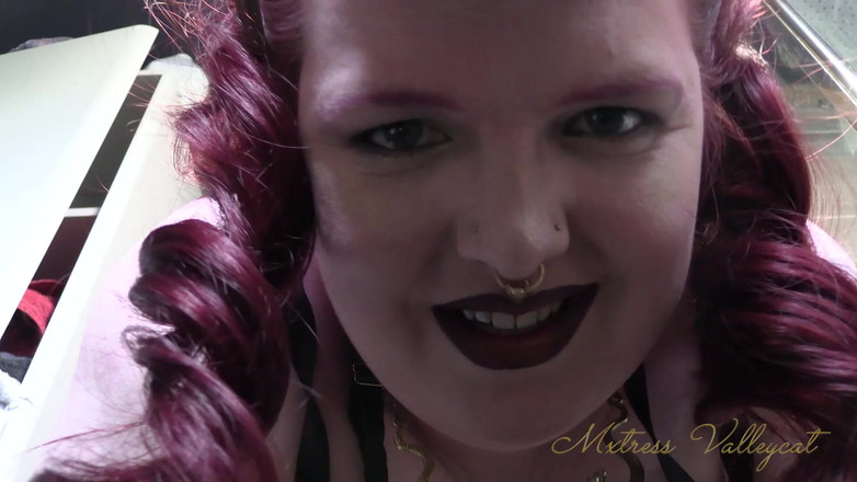 Mxtress Valleycat: Adorate o essere appiattiti