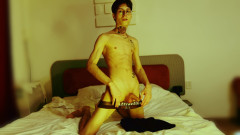 HotDogs studio: Saya menginap di hotel dan memutuskan untuk melancap sehingga rakan...