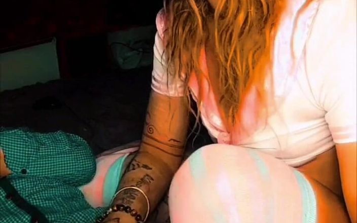 Moondrugz: Cewek sange ini lagi asik muasin dirinya sendiri sebelum ngentot...