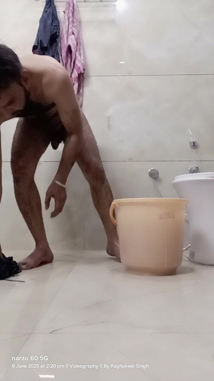 Rajasthani-old-lover: Masterbation după suptul penisului tatălui meu vitreg vecin