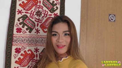 Grooby Girls: La sexy ladyboy Francine gioca con il suo cazzo!