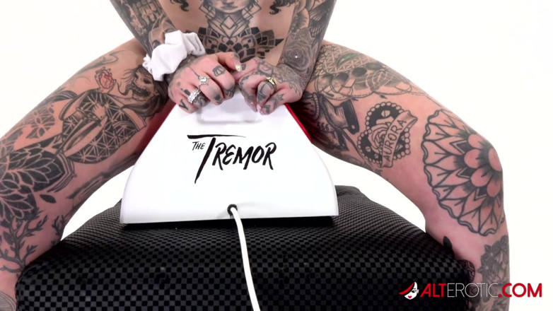 Alt Erotic: Tattooed Amber Luke rides the tremor for the first time