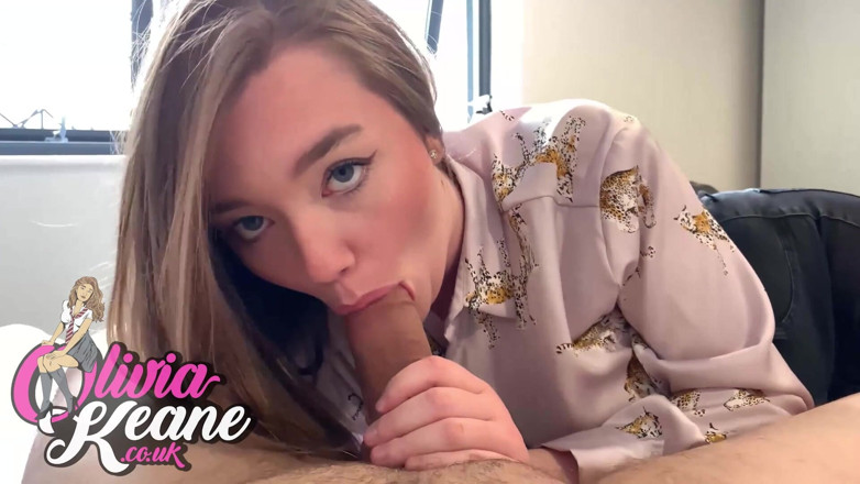 Olivia Keane: bahut sundar 18 saal ki olivia keane viry khaati hai
