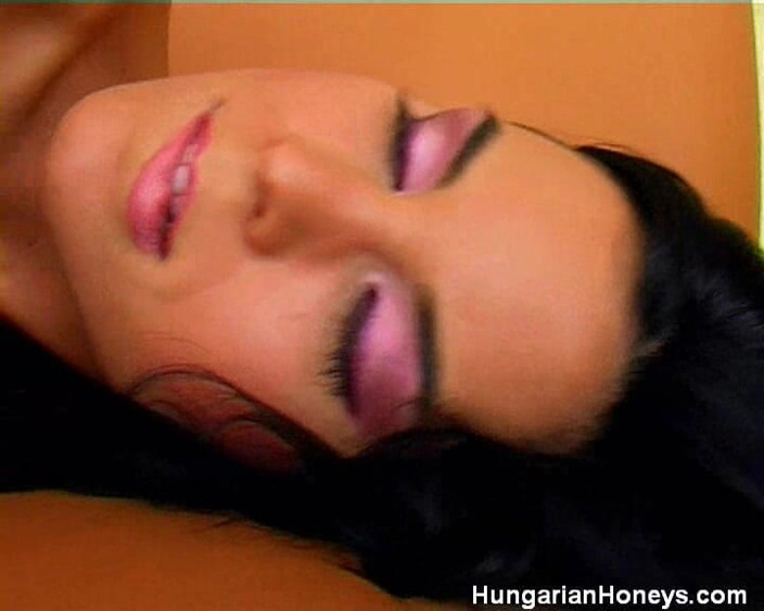 Hungarian Honeys: Jana mar tempo di gioco rosa