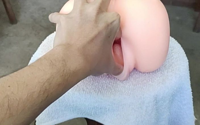 Alex Sixel: Фистинг рук и пальцев в вагину языком, а я кладу кусок арбуза в него