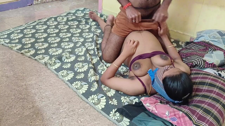 Jekka: Tante seksi india lagi asik mainin memek beceknya pakai bihari