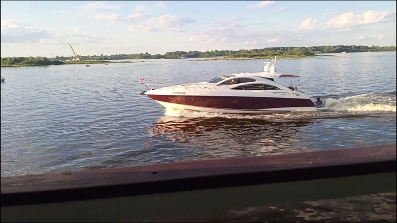 Dimelyx: Een sexy cruise op zee