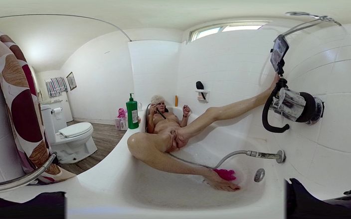 Lizzy Yum: Lizzy Yum VR Juni 2025 masturbation dilating baden Edging amateur, dicke...