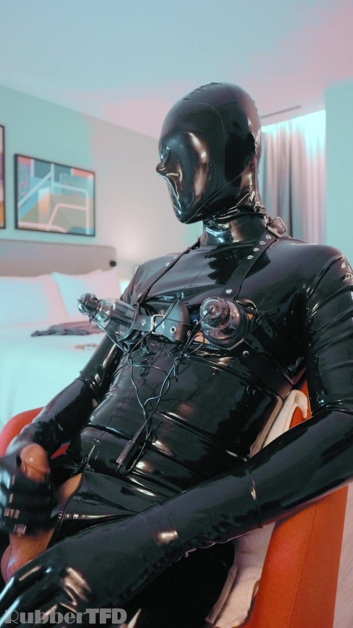 RubberTFD: Auto pornô