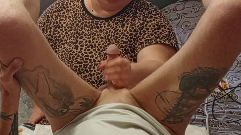 Zona901: La voisine joue avec ma bite avec sa bouche et...