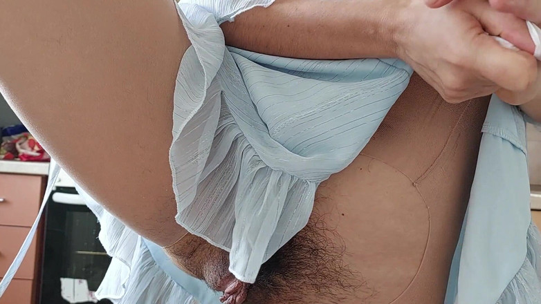 Amateur_MS: शौकिया पत्नी बालों वाली चूत के कपड़ों की कोशिश करती है।