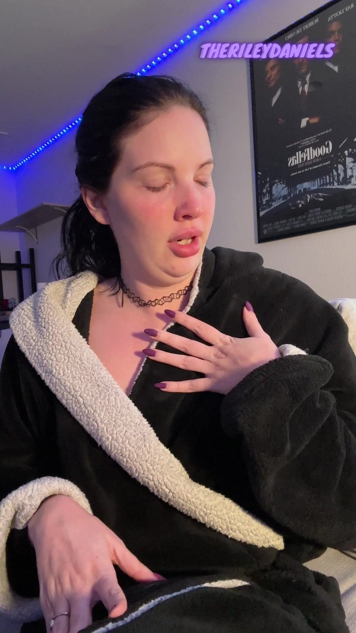 Riley Daniels: Impromptu niezend fit