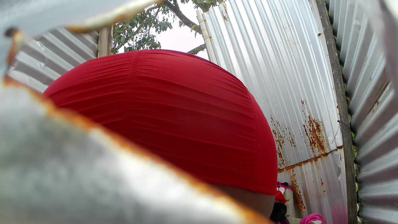 kloyesteicy: Tři dívky a venkovní stánek