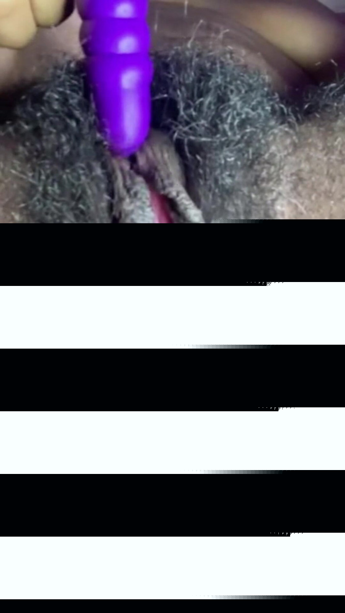 Super sexy ebony cuties: Sudut pandangan dekat merangsang pepek berbulu kelentit besar saya