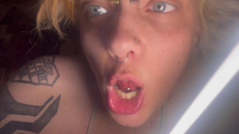 Glitterqueen1999: Gotická dívka, prohlídka úst bez make-upu! Zuby jazyka 