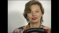 VintageXMovies: Žena s malými kozami šuká na podlaze