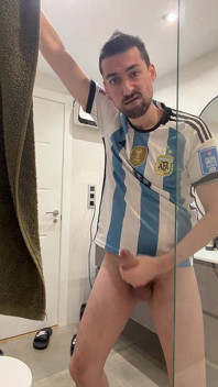 Papi Maduro Enseña Polla Dura