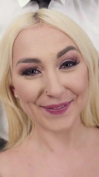Sexy loira Lisi Kitty duro anal fodido
