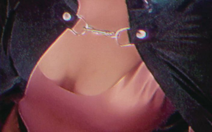 DeesseJulia: 穿粉色乳胶连衣裙 - 女主人julia