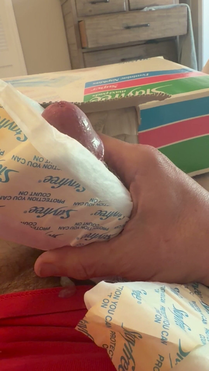 Takepad: Kotex, boîte mince et sans reste, baise une grosse éjac